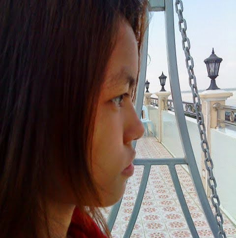 Thuzar Aung Photo 14