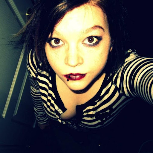 Amber Hutchison Photo 12