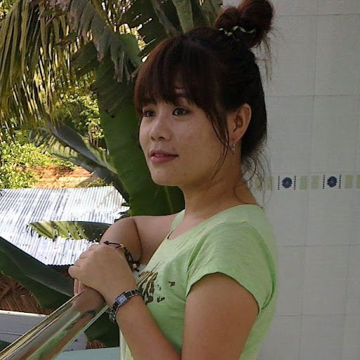 Julie Huynh Photo 40