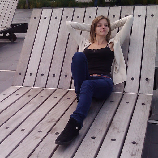 Emily Clark Photo 42