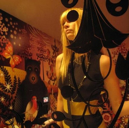 Julie Ling Photo 32