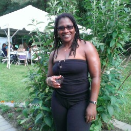 Desiree Howell Photo 16