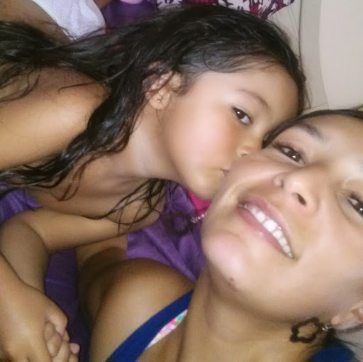 Sandra Gomez Photo 27