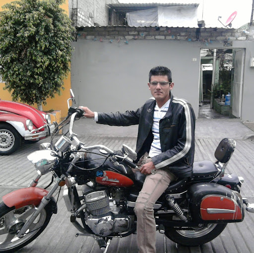 Renato Ruiz Photo 18