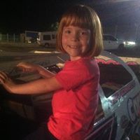 Stephanie Barnes Photo 37