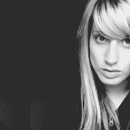 Sarah Bond Photo 29