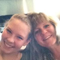 Lisa Hazzard Photo 21