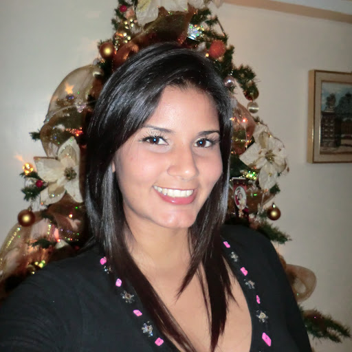 Yesenia Castellanos Photo 21