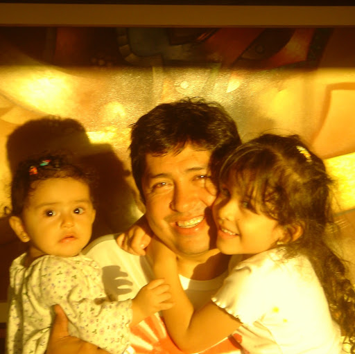 Hector Guzman Photo 41