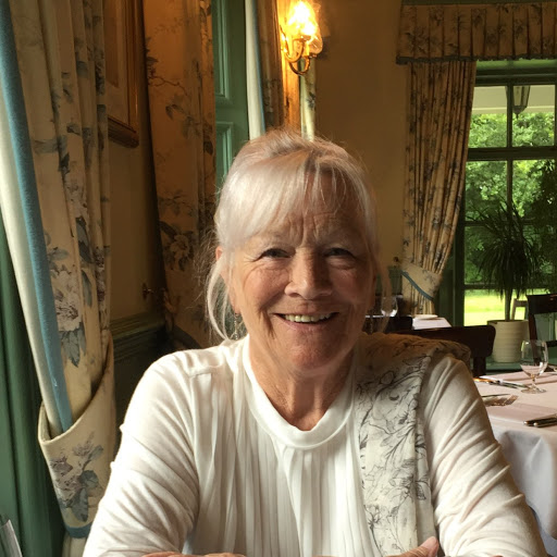 Anne Winter Photo 32