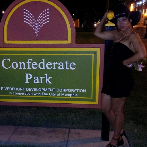 Veronica Holland Photo 29