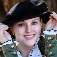 Julia Clark Photo 13