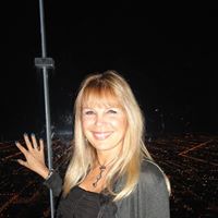 Denise Gold Photo 15