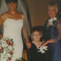 Peggy Armstrong Photo 15