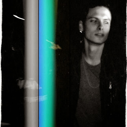 Julian Vargas Photo 31