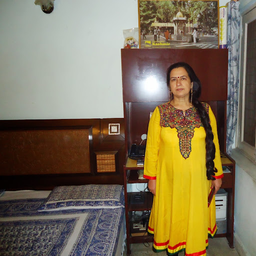 Usha Kaul Photo 17