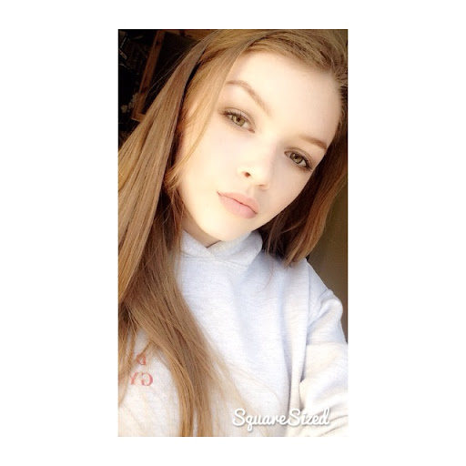 Emma Loftus Photo 9