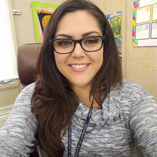 Emily Garcia Photo 27