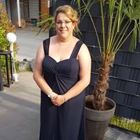 Sarah Tomlin Photo 37
