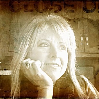 Kirsten Thompson Photo 32