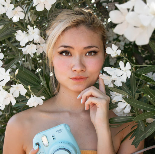 Danielle Cook Photo 40