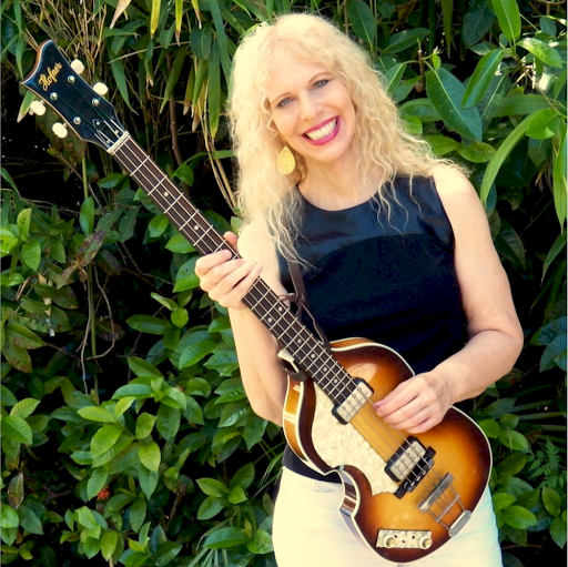 Pamela Davis Photo 32