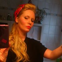 Anne Luther Photo 24