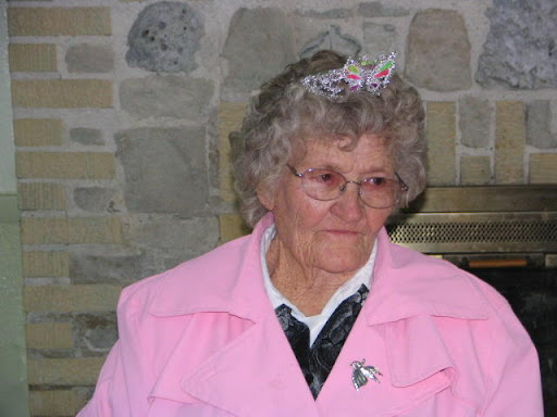 Lottie Cooper Photo 25