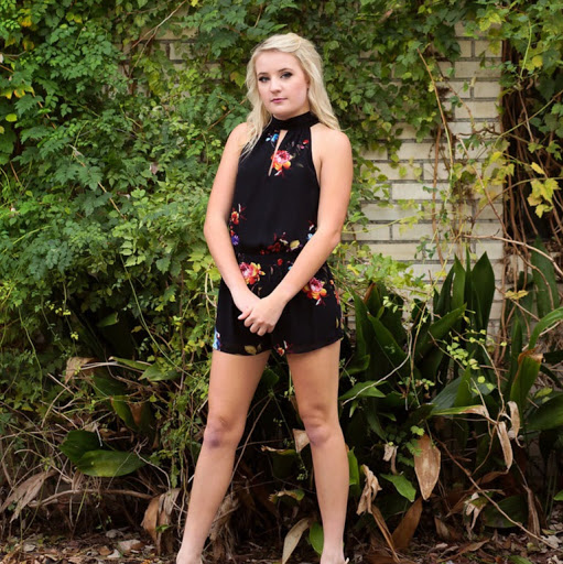 Laura Johns Photo 17