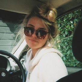 Emily Gillies Photo 22