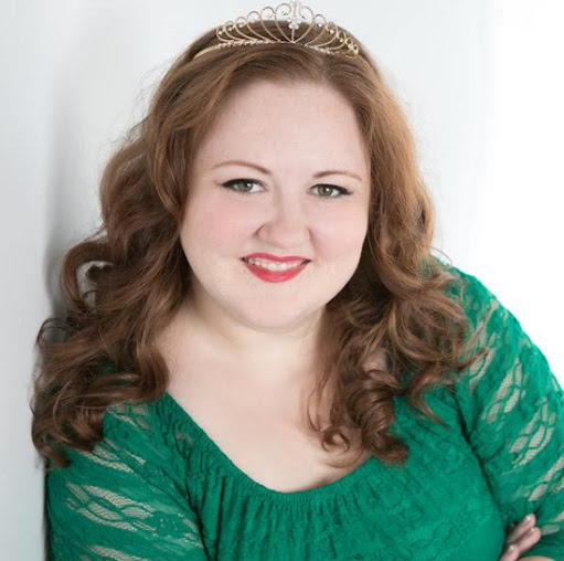 Elizabeth Hammond Photo 40