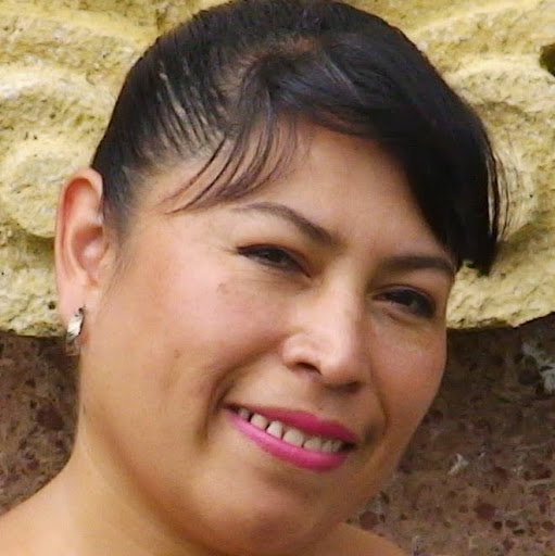 Evelyn Giron Photo 24