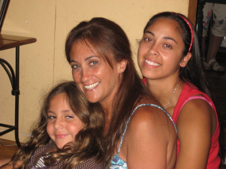 Jacqueline Hernandez Photo 23