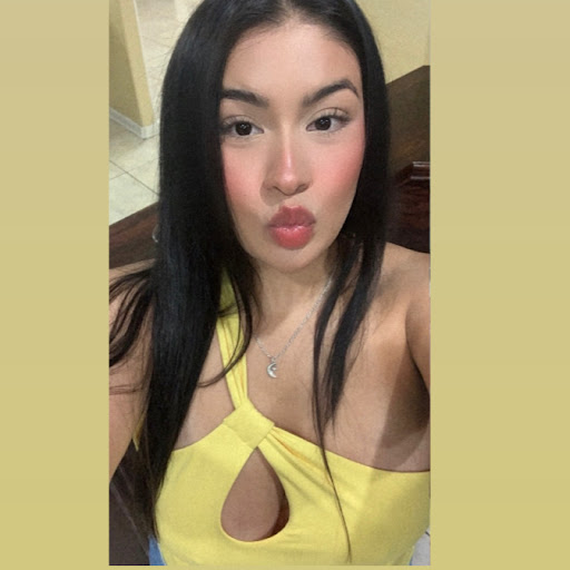 Emely Molina Photo 12