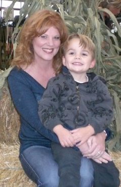 Laura Howard Photo 31