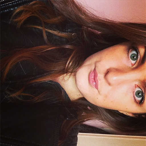 Julie Fernandez Photo 19