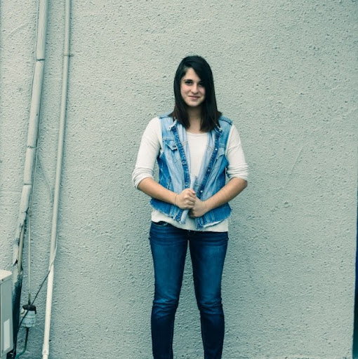 Danielle Leonard Photo 40