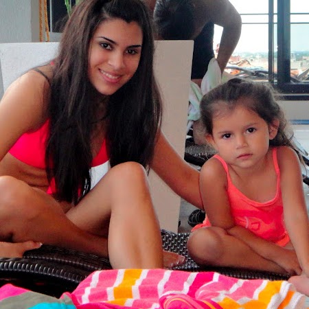 Nicole Paredes Photo 18
