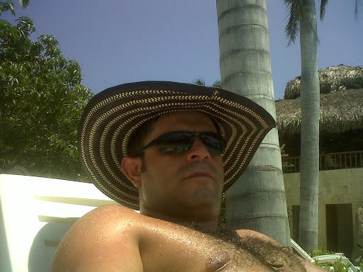 Nestor Cuellar Photo 22