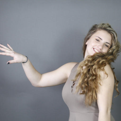 Lily Adams Photo 15