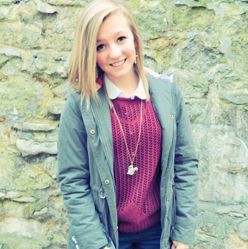 Mia Thomas Photo 17