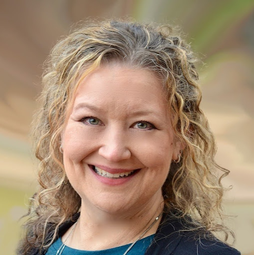 Michelle Broderick Photo 20