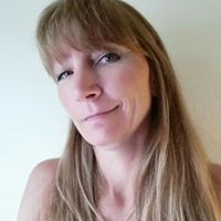 Jennifer Larson Photo 38