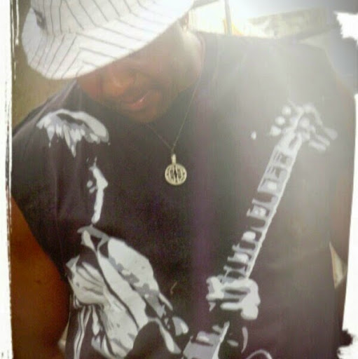 Hamilton Almeida Photo 4