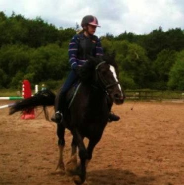 Amy Nicholson Photo 31