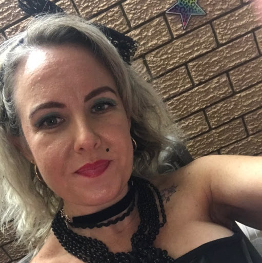 Lisa Harrison Photo 19