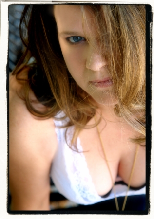 Andrea Barnes Photo 34