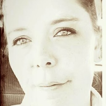 Kellie Ward Photo 35