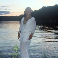 Catherine Petersen Photo 36