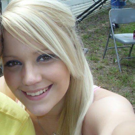 Julia Henson Photo 29